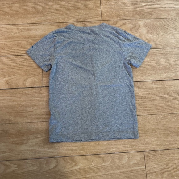 Boys Nike Air Jordan Gray and Green Short Sleeve Logo Tee Size S - Picture 2 of 3